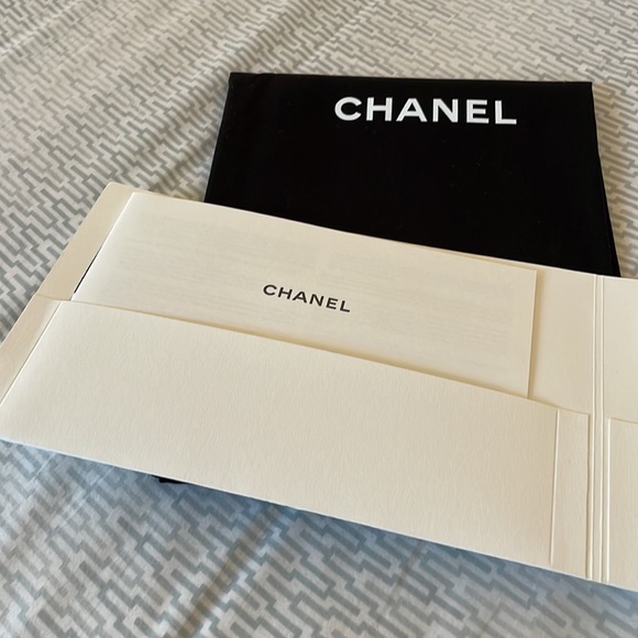 Authentic Chanel black dust bag 20 x 21 and cleaning cloth packet - Picture 9 of 9